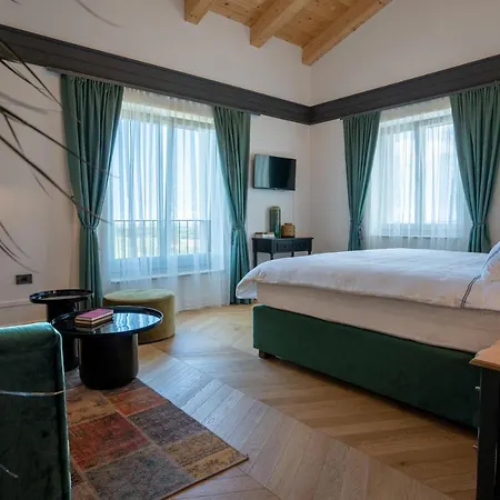 Couette-café Restaurant & Morgan 4*